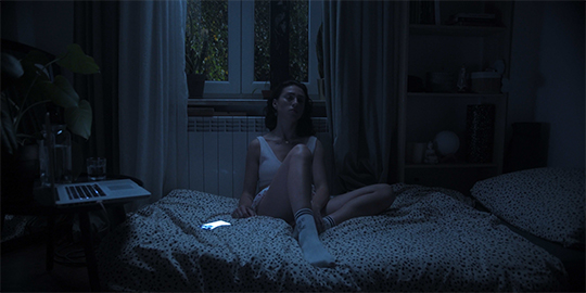 Adaś — Dessous